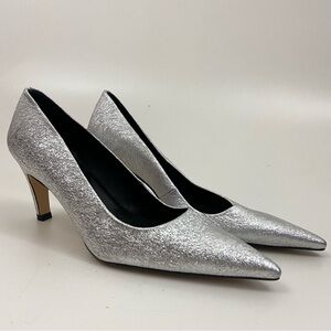 Good American The Icon Pointed Toe Pump In Silver Crackle Leather Size 7.5